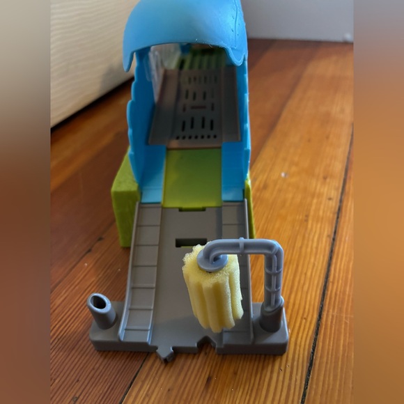 Cars on the Road Color Changing Car Wash - Picture 4 of 8